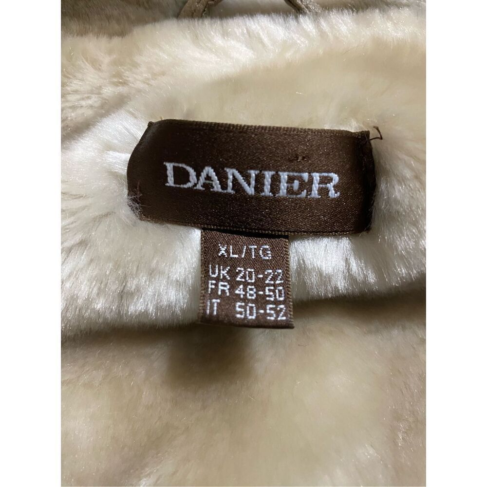 Danier tan leather barn/chore coat with faux shearling interior. - Picture 12 of 16